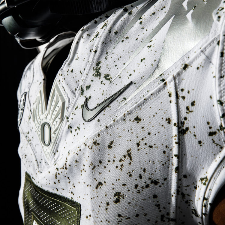 Oregon Ducks Unveil Eggshell Alternate Uniforms Sportslogos Net News