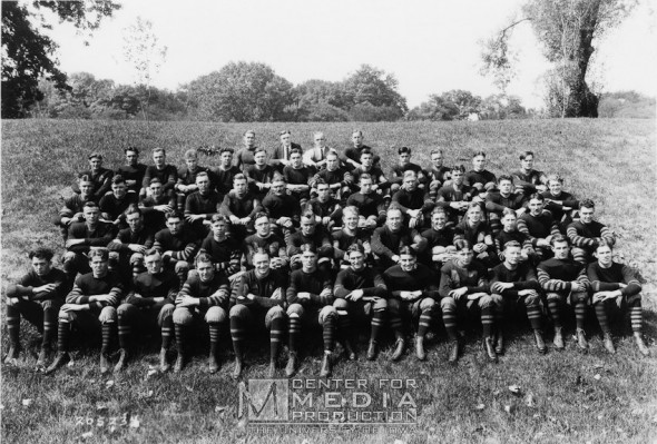 Iowa Haweyes throwback uniform 1922 team photo