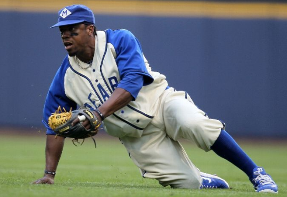 Photos: Brewers, Nats Wear Negro League 