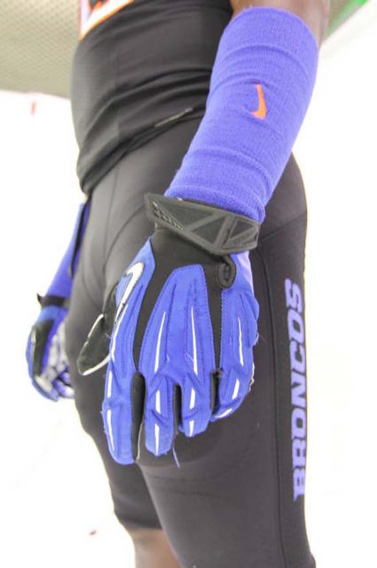 Boise State black black-out nike broncos - blue gloves