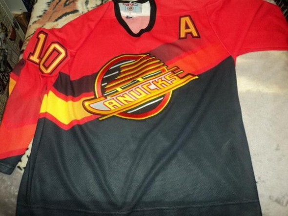 @325_hawks - 96 Canucks retro alt