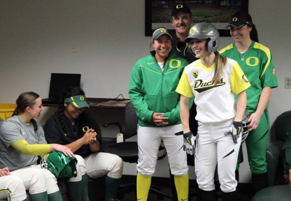 Oregon Ducks Women's softball new uniforms - Players