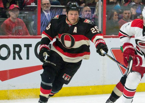 Chris Neil wearing the "O" logo on an alternate uniform in 2016 (Photo: © Marc DesRosiers-USA TODAY Sports)