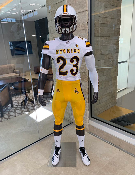 Wyoming Cowboys Unveil New Football Uniforms – SportsLogos.Net News