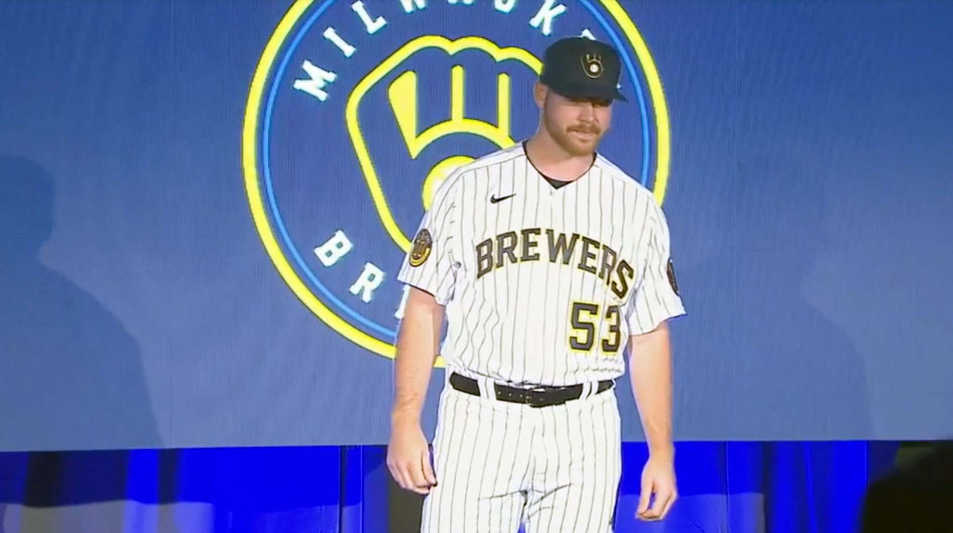 milwaukee brewers uniforms tonight