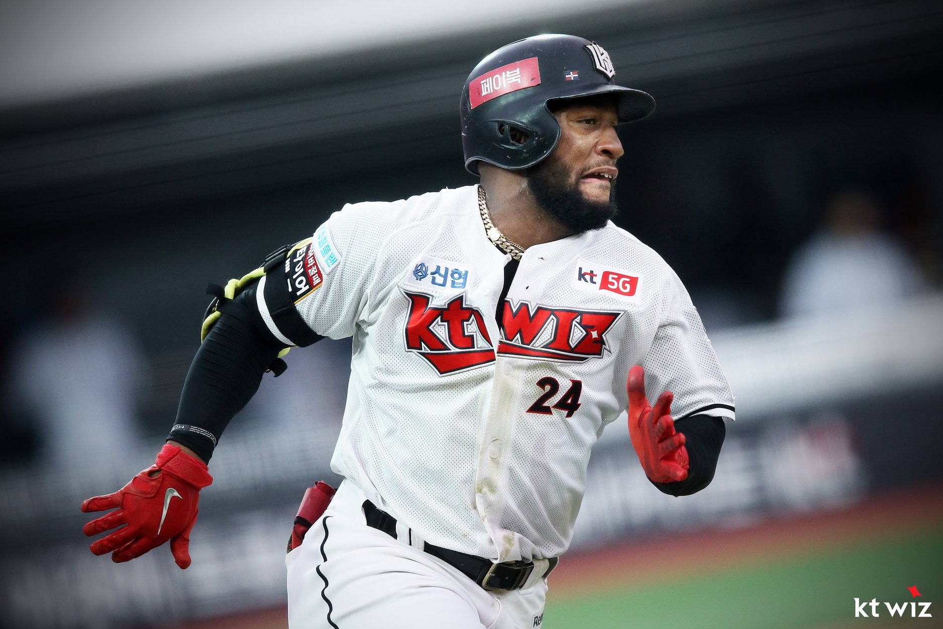 Getting to Know Korean Baseball Teams, Uniforms, and Logos