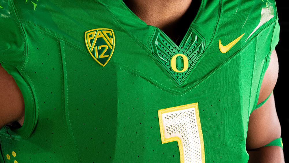 Oregon Ducks Unveil New Nike Football Uniforms – SportsLogos.Net News