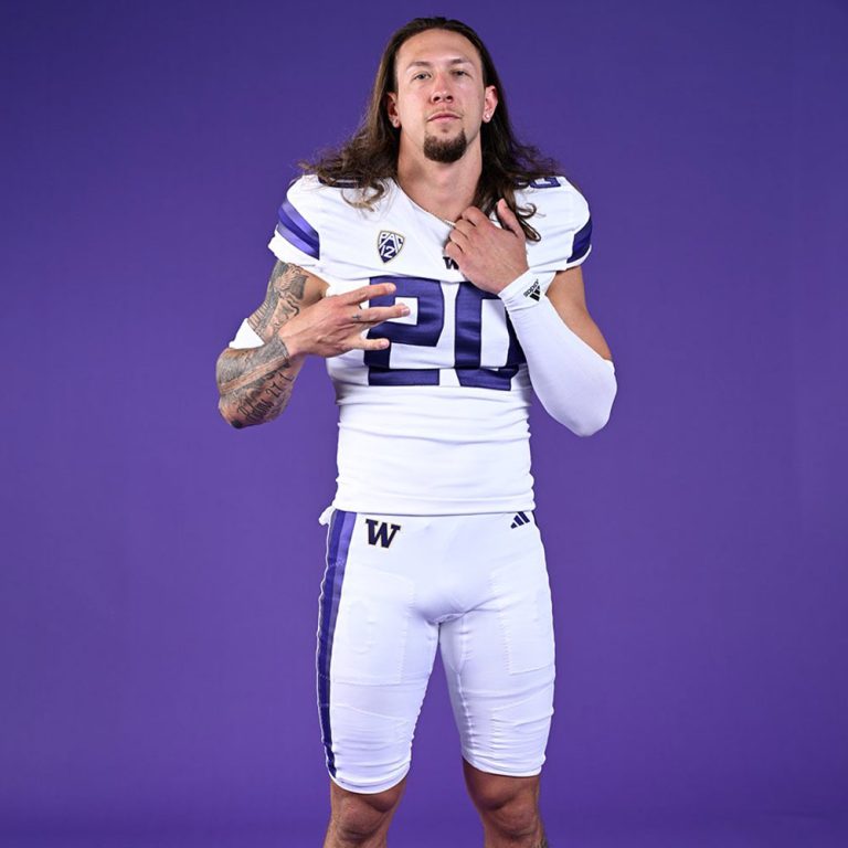 Washington Huskies Unveil Updated Football Uniforms News