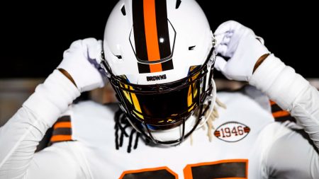 Cleveland Browns To Wear New White Helmets With 1946 Throwback Uniforms ...