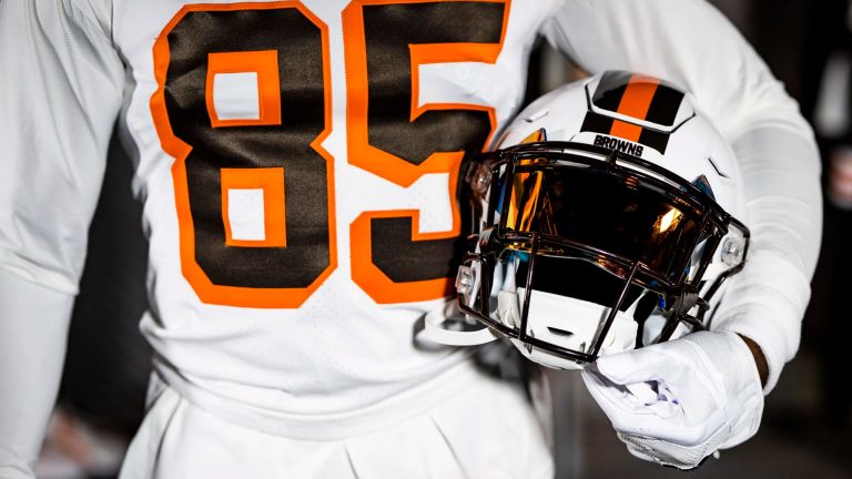 Cleveland Browns Reveal White Helmets For 1946 Throwback Uniforms ...