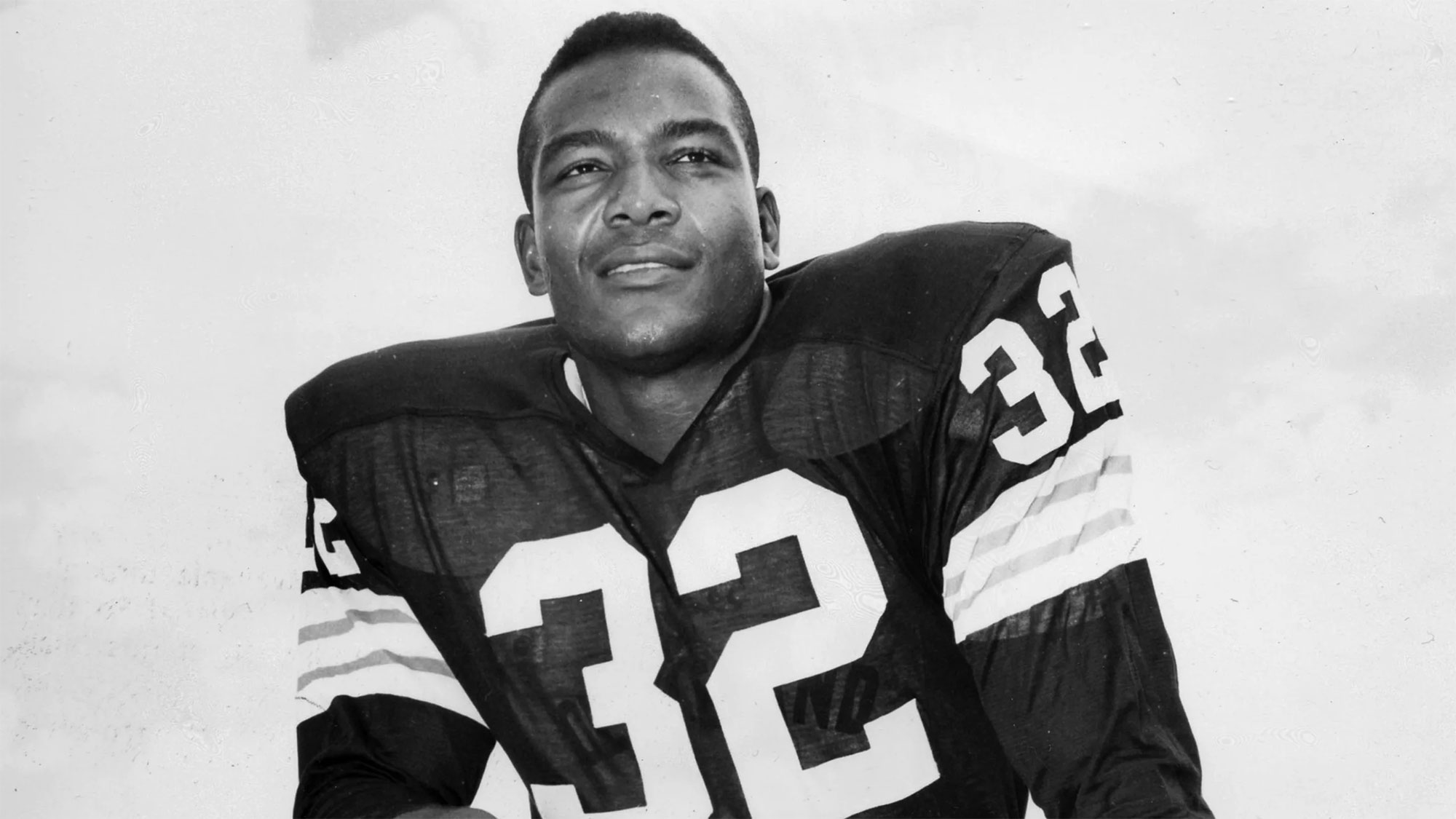 Cleveland Browns Honor Late Hall Of Famer Jim Brown With Helmet Decal