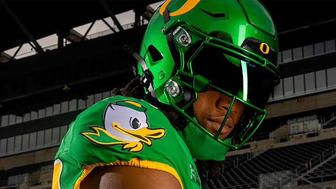 Oregon Ducks Unveil Green “Generation O” Football Uniforms