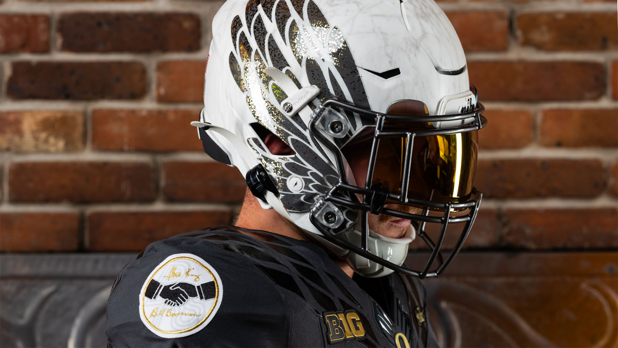 Oregon Ducks Honor Phil Knight, Bill Bowerman With “Shoe Duck” Alternate Football Uniforms